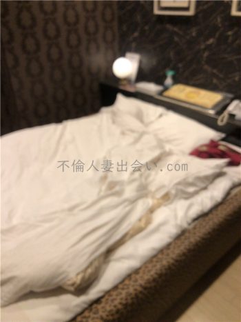 【カドル体験談】人妻だってヤリたい！上品なのに首輪・手足の拘束を懇願する40代M気質人妻さん