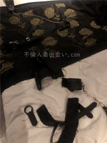 【イククル体験談】ドMのアラフィフ熟女をドア拘束してセックスしてきました