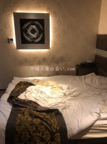 【ワクワクメール体験談】騎乗位でヨダレを垂らしながらイキまくる40代人妻さんとハメ潮セックス