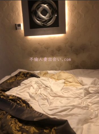 【ワクワクメール体験談】騎乗位でヨダレを垂らしながらイキまくる40代人妻さんとハメ潮セックス