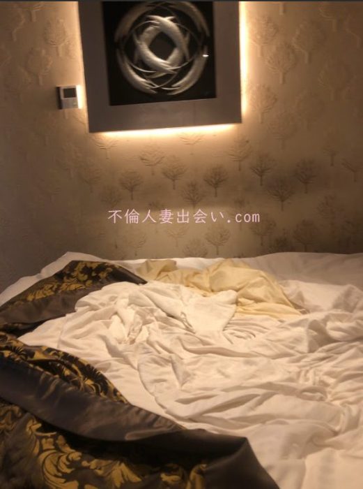 【ワクワクメール体験談】騎乗位でヨダレを垂らしながらイキまくる40代人妻さんとハメ潮セックス