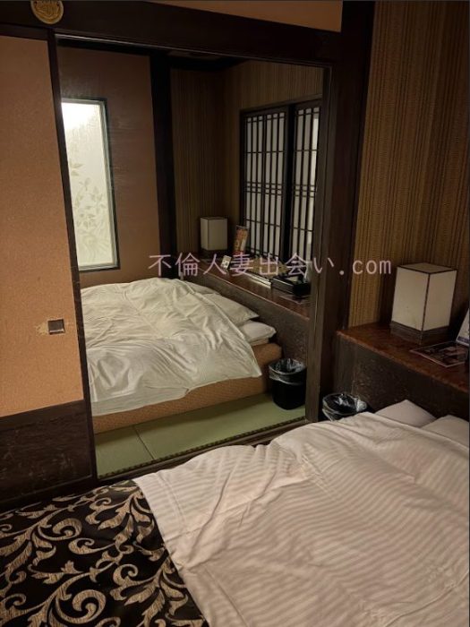 鏡張りの部屋でのセックス体験談