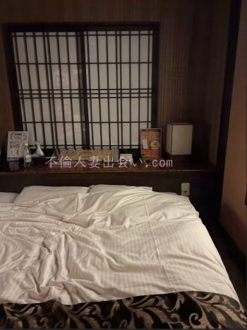 鏡張りの部屋でのセックス体験談